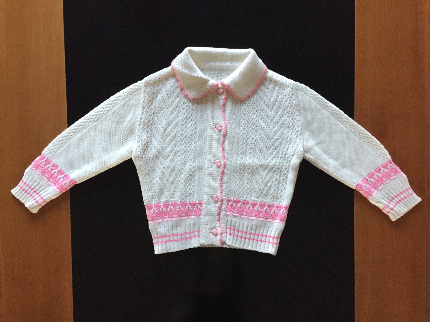 Giacche & Cappotti: Strick Jäckchen für Mädchen,  Gr. 104 – Nuovo e nell'imballaggio originale da Dietikon venduto da Klopfer05