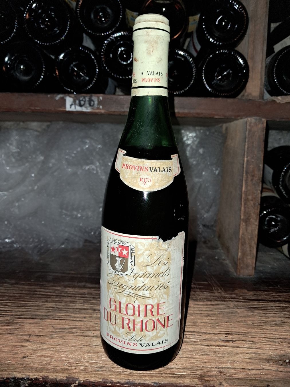 Vino: Dôle "Gloire du Rhône" 1973 – Nuovo e nell'imballaggio originale da Le locle venduto da juliensaran