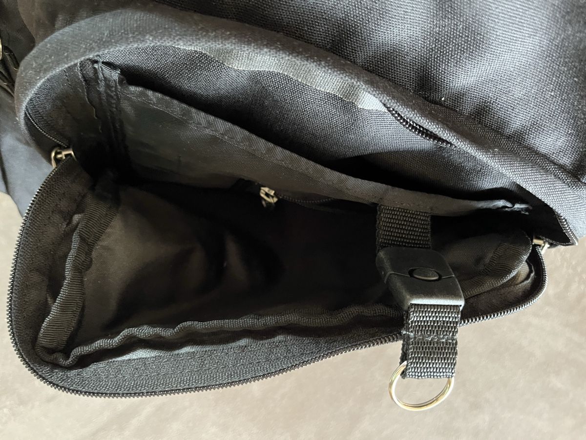 Eastpak Zaini: Sac à dos grande capacité Eastpak noir 3 compartiments – Usato da Genève venduto da Libellule477 2