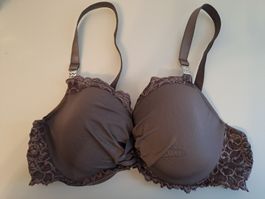 Edler BH mit Spitze, Grösse 85C, wenig getragen!