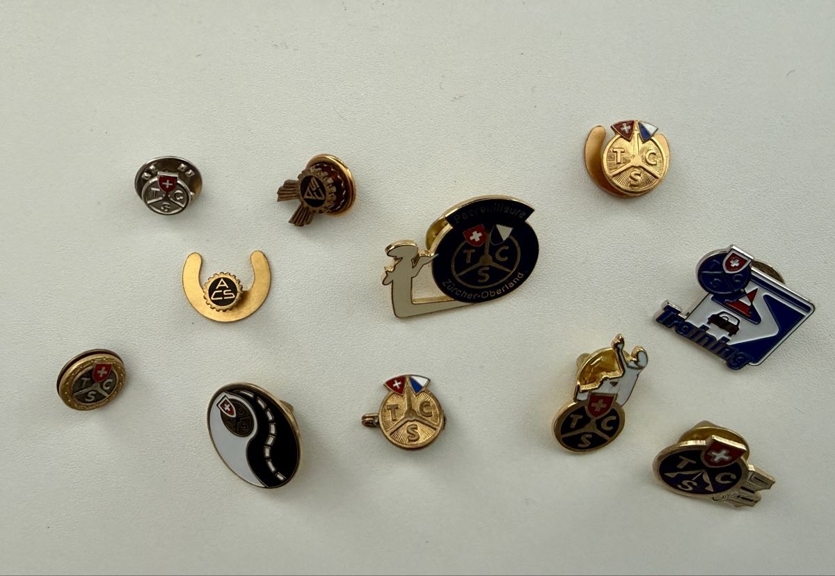 TCS Plaketten & Abzeichen: Pins Sammlungs  – Gebraucht aus Uster von Buchel 1