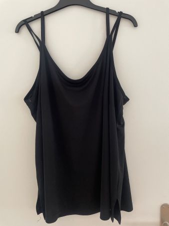 Schwarzes Top Sempre Piu Grösse 54   TWINT vorhanden