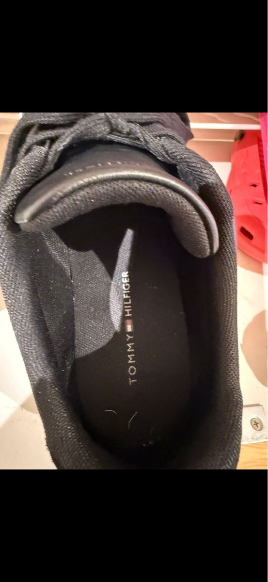 Tommy Hilfiger Scarpe da uomo: Tommy Hilfiger Männer Sneaker schwarz – Usato da Winterthur venduto da yar_dpp8 2