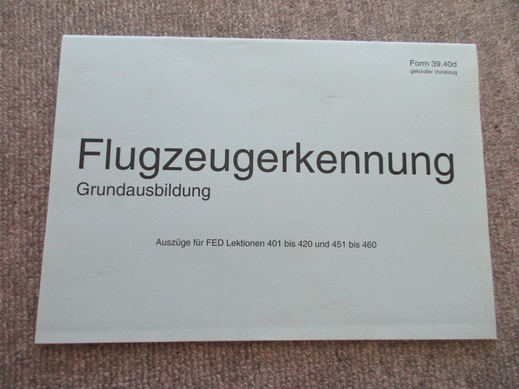 Libri: Reglement der Schweizer-Armee "FLUGZEUGERKENNUNG" Neuwertig – Usato da Schafisheim venduto da reno007