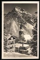 Arosa, Vom Schnee bedeckte Kirche mit Sc