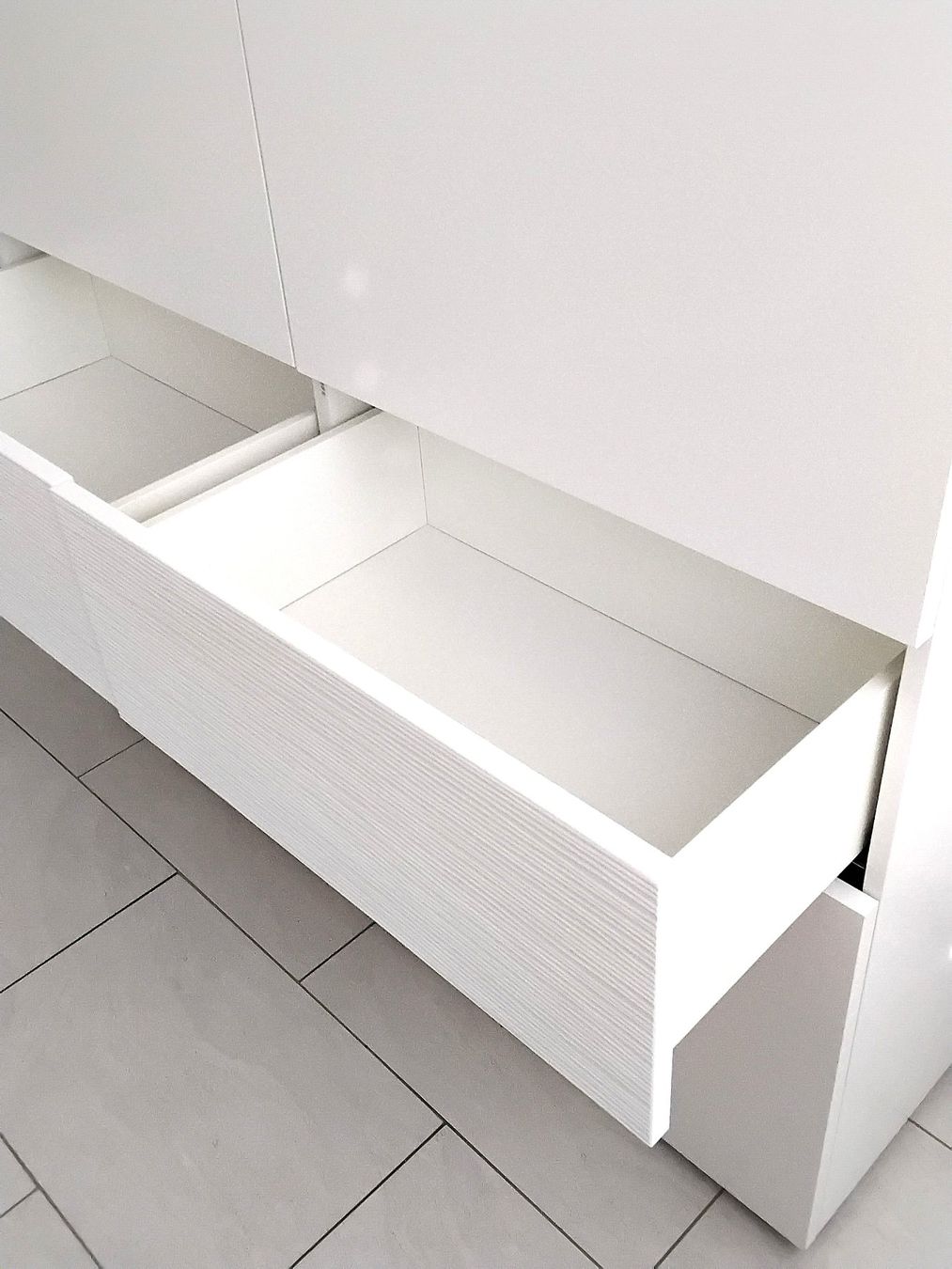 Pfister Scaffali: Elegantes Highboard Regal weiss – Usato da  venduto da  4