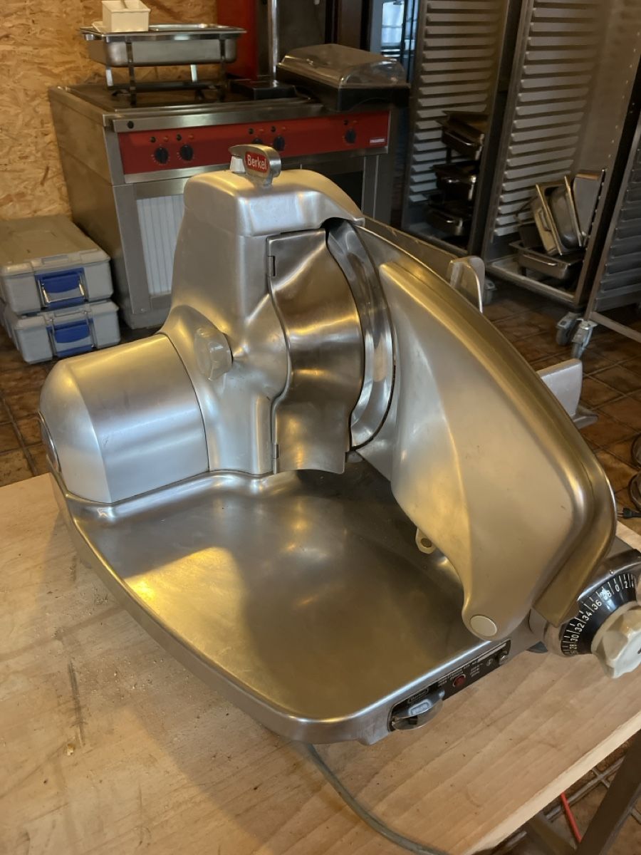 Berkel Elettrodomestici da cucina: Berkel 834 Aufschnitt Maschine – Usato da Dittingen venduto da Cervolino77