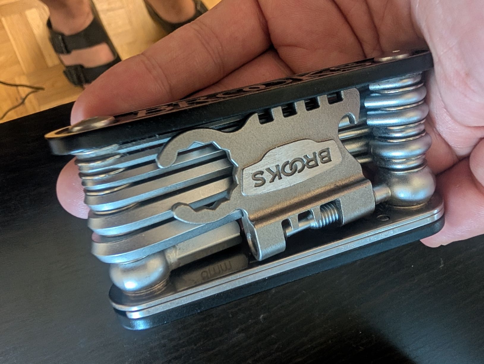 Brooks Tous les outils: Brooks Multitool mit Lederhülle – unbenutzt – Neuf (Voir description) à Roggwil BE par MA-4900 2