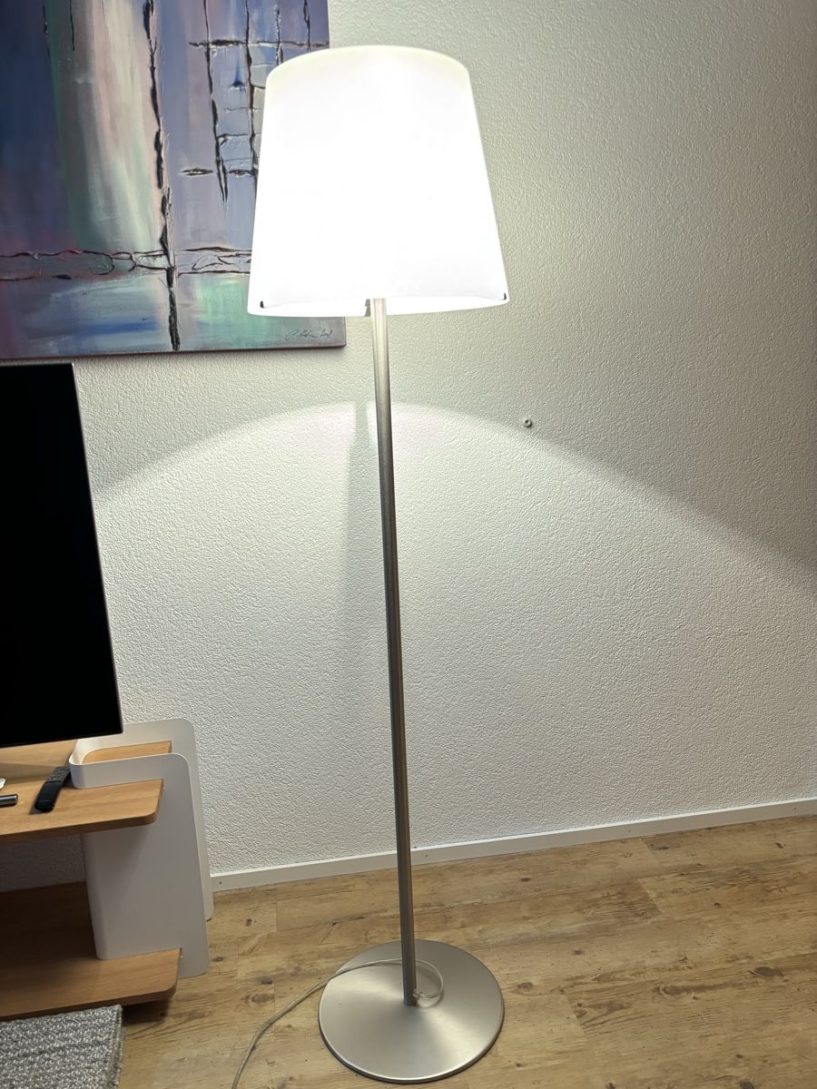 Lampade: Elegante Stehlampe Milchglas dimmbar – Usato da Zihlschlacht venduto da RscC_4-1-7-3 1