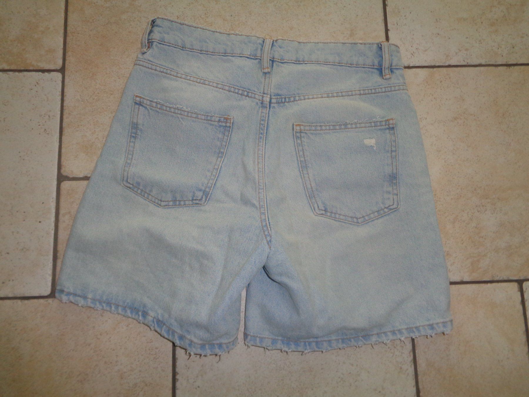Pantaloni: Shorts  Reserved  Grösse 36 – Usato da Kreuzlingen venduto da Robi-2003 2