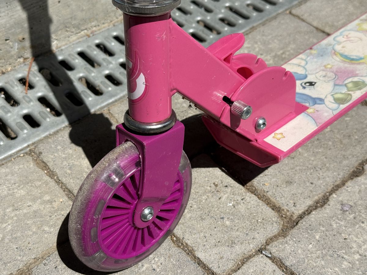 Kickboard: Kinderroller pink gebraucht Zustand gut – Gebraucht aus Villmergen von phi_h8bd 1