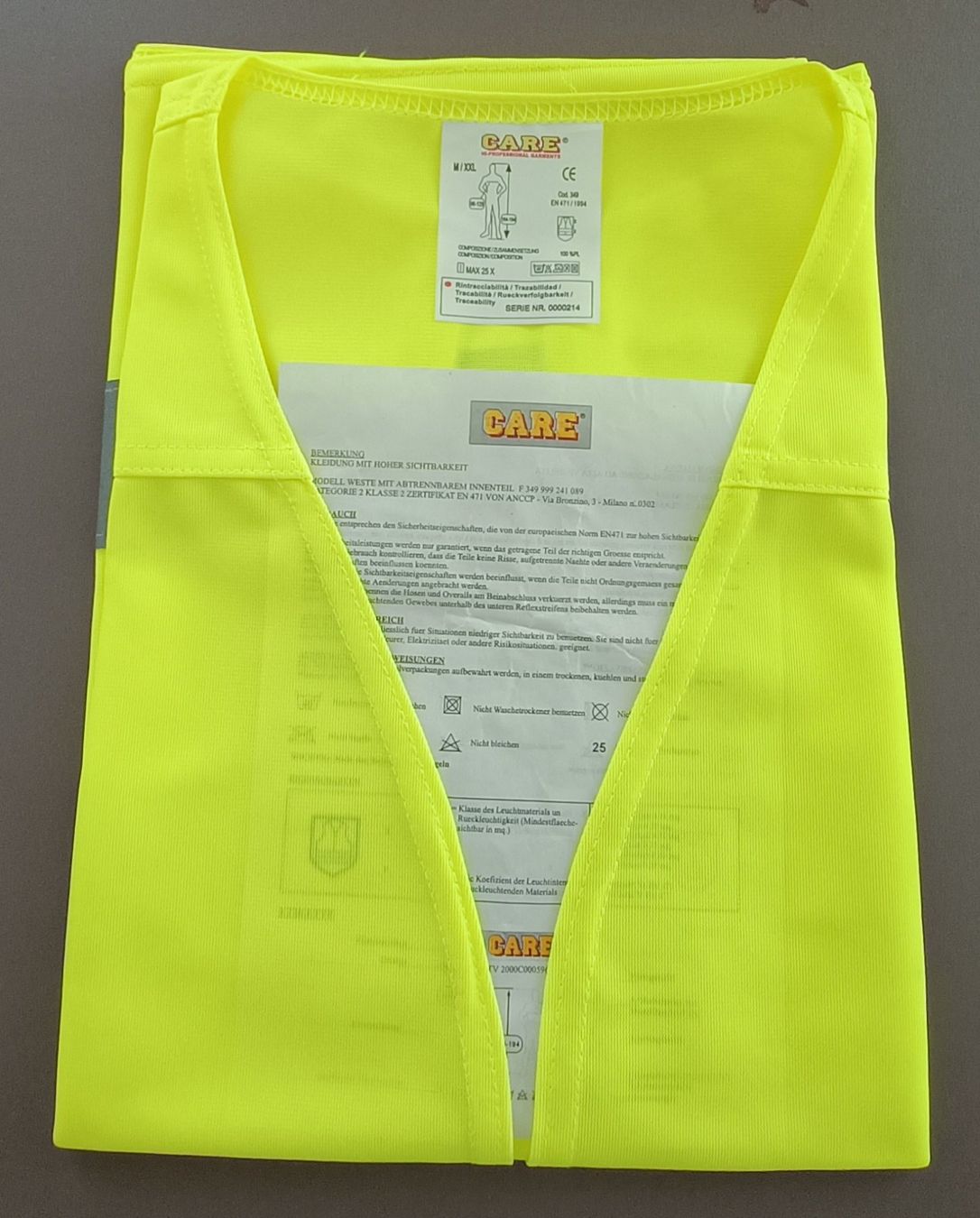 Uniformes: Schutzweste – Neuf avec emballage d'origine à Niederrohrdorf par privat23