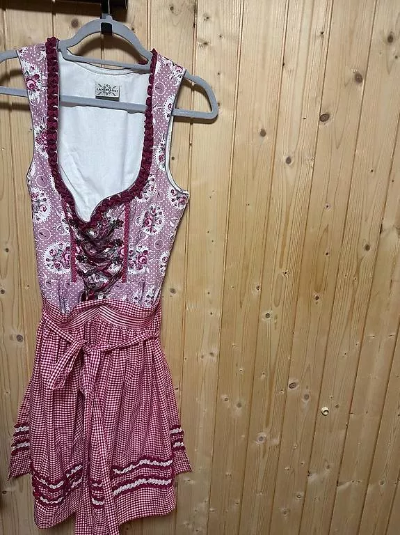 Kleider: Dirndl Oktoberfest – Gebraucht aus Samstagern von iva_y8cn