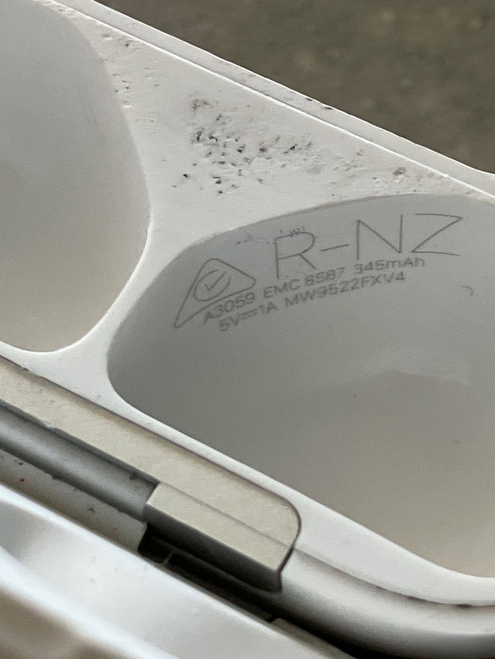 Apple Casques audio: APPLE AIRPODS 4 CASE ANC – D'occasion à Lausanne par mr.v 4
