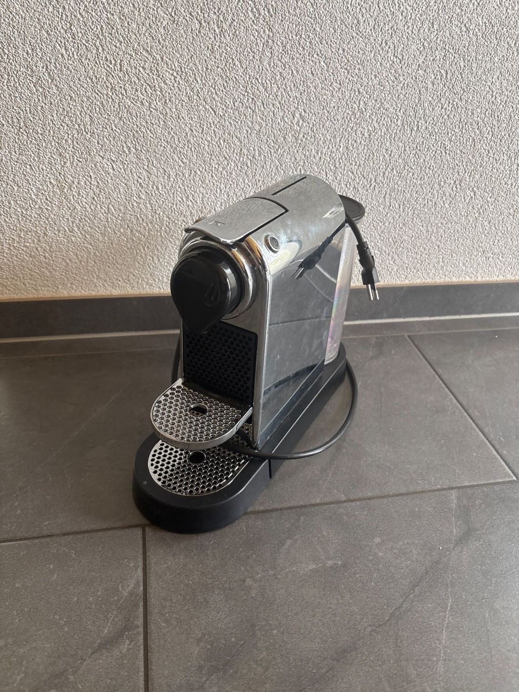 Nespresso Macchine per caffè & Macchine per espresso: Kaffeemaschine Nespresso Pixie Chrom – Difettoso da Koppigen venduto da Kellerfundsachen