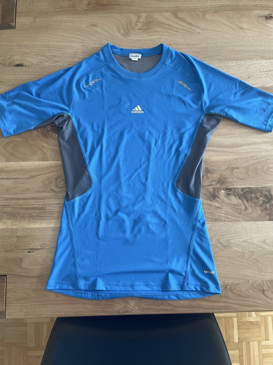 Adidas T-shirt: Adidas Techfit Kurzarmshirt Grösse M – Usato da Ostermundigen venduto da Master05