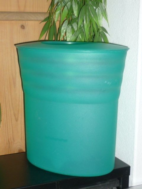 Tupperware Contenitori & Simili: TUPPERWARE FÜR WEIN-WASSER..FLASCHEBEHÄLTER... – Usato da St.Gallen venduto da Anso 4