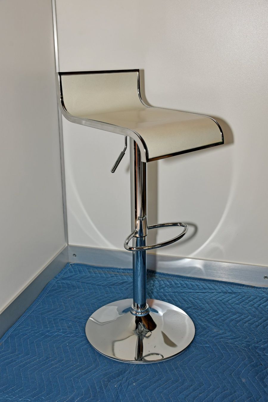 Hocker: Barhocker weiss (8 Stück) – Gebraucht aus Uzwil von mar_j7qp