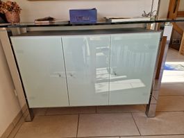 Modernes Sideboard mit Glastablaren, Top Zustand!