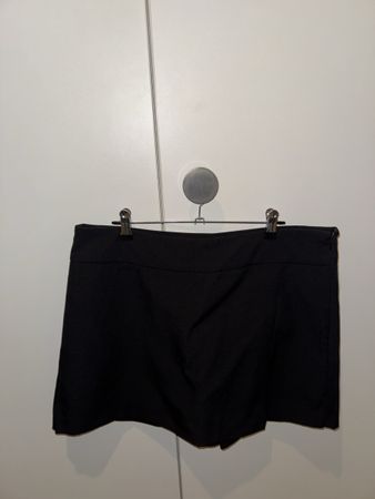 Short jupe-culotte noir 