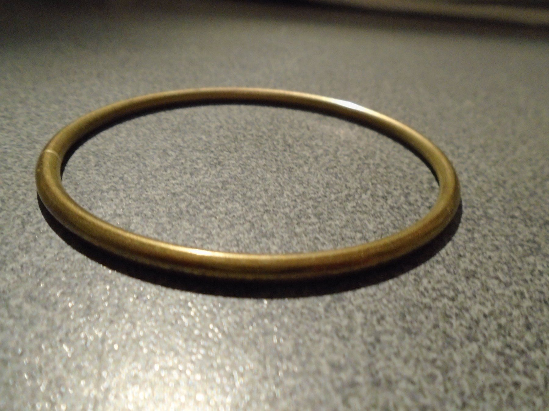 Armbänder & -reifen: Armreif goldfarbig – Gebraucht aus Zürich von abraxas1291