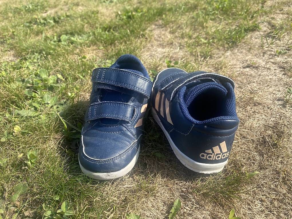 Scarpe per ragazzi: Halbschuhe von adidas Gr. 26 – Usato da Amlikon-Bissegg venduto da jazzy-w