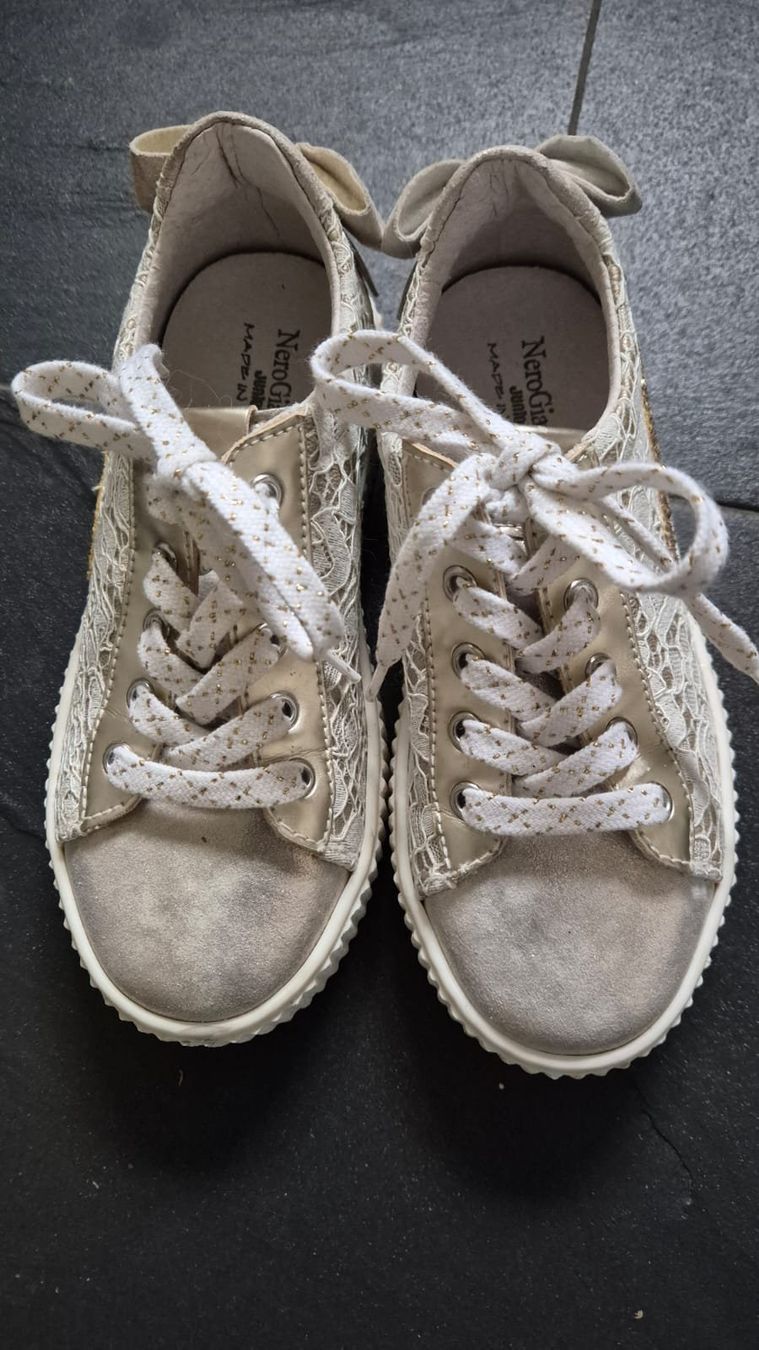 Scarpe per ragazze: NeroGiardini Mädchen-Sneakers, Leder, Grösse 30 – Usato da Dornach venduto da kolibri313 2