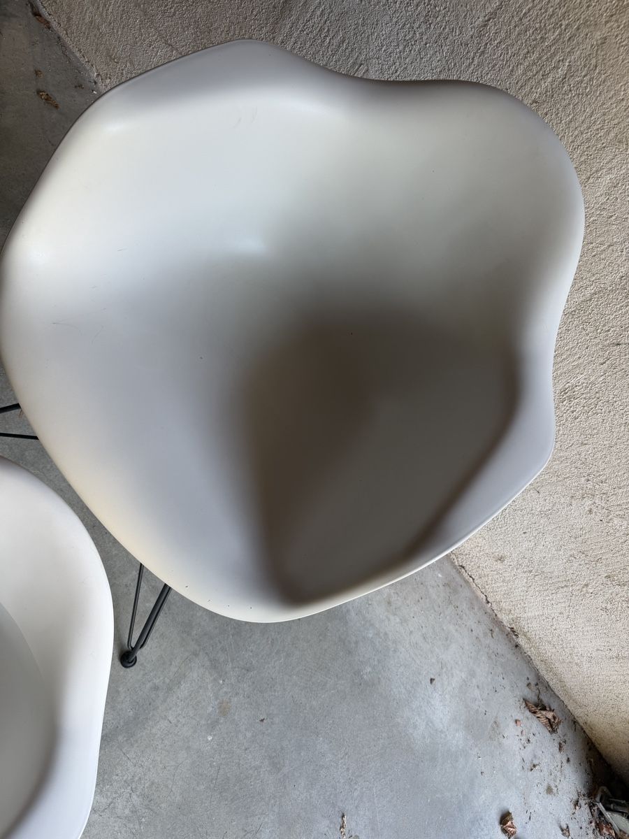 Vitra Sedie: Vitra Eames Plastic Armchair Grau + Schale weiss – Usato da Hirschthal venduto da GR7000 1