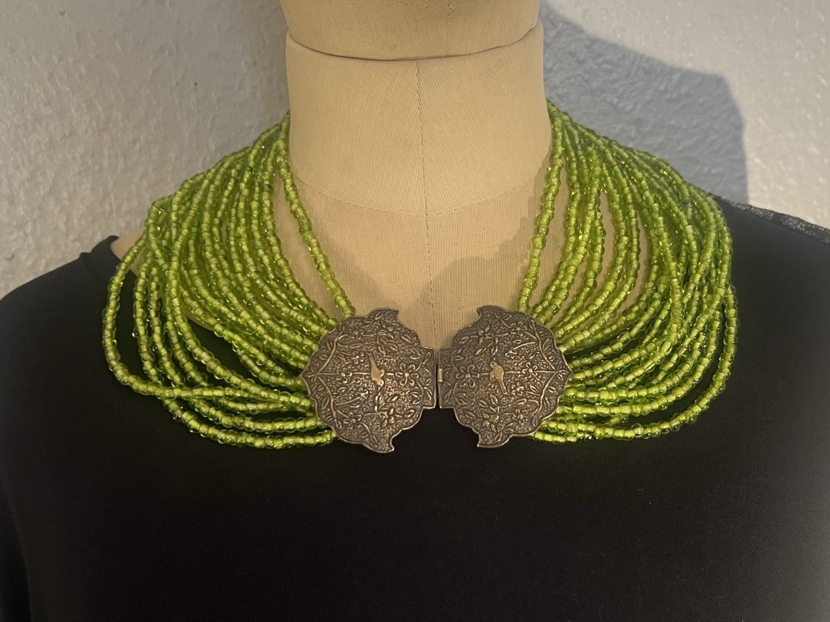 Catenine: Collier ANEHO Création  multirangs fermoir motifs oiseaux – Usato da Genève venduto da DELIRBEADS 2