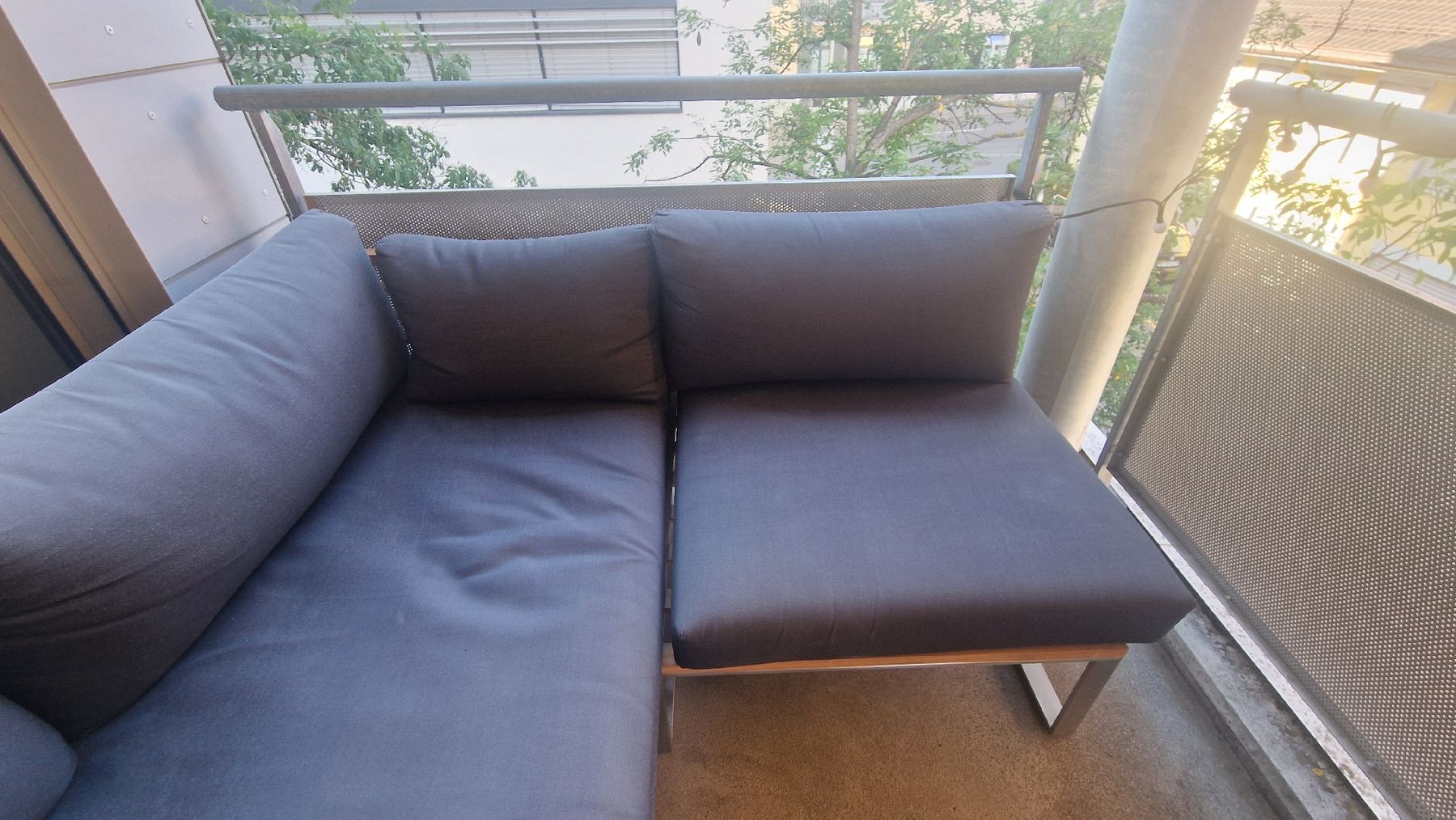 Sofas: Balkonsofa/Lounge mit Tisch Holz Metall – Gebraucht aus Zürich von hobbit87 2