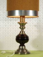 spezielle Tischlampe auf Zinnfuss mit Keramik