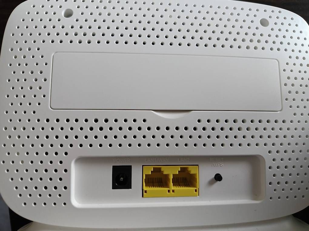 TP-Link Modem & Router: Routeur 4G LTE TP-Link TL-MR105 – Usato da Fribourg venduto da Aous 4