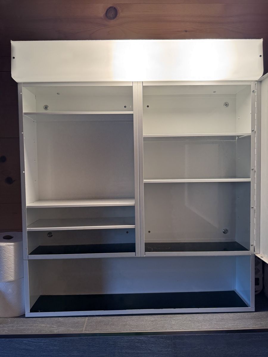 Armadietti a specchio: Spiegelschrank Bad mit Licht – Usato da Chur venduto da Kalafi 3