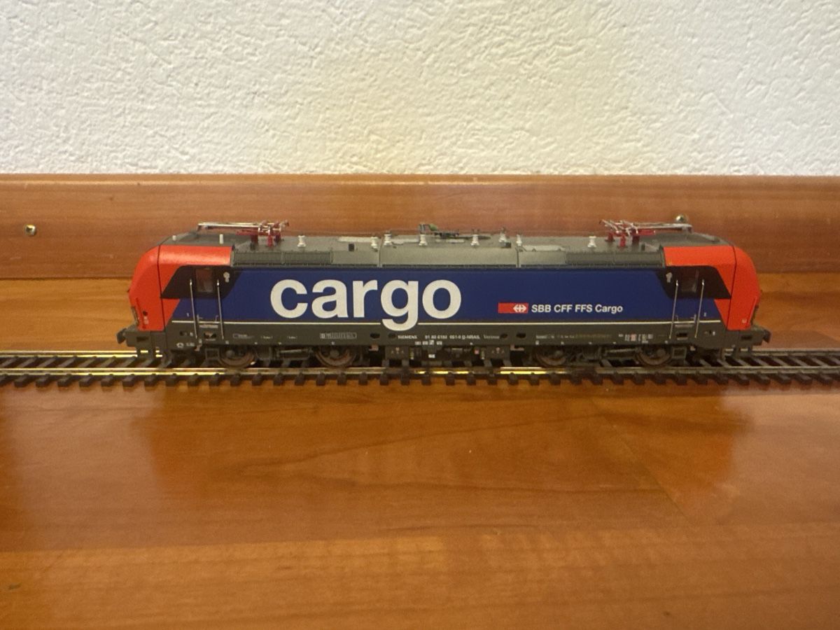 Piko Modellini di ferrovie: SBB Cargo Vectron Br 193 051Piko – Nuovo (secondo la descrizione) da Zürich venduto da Oehrli2005