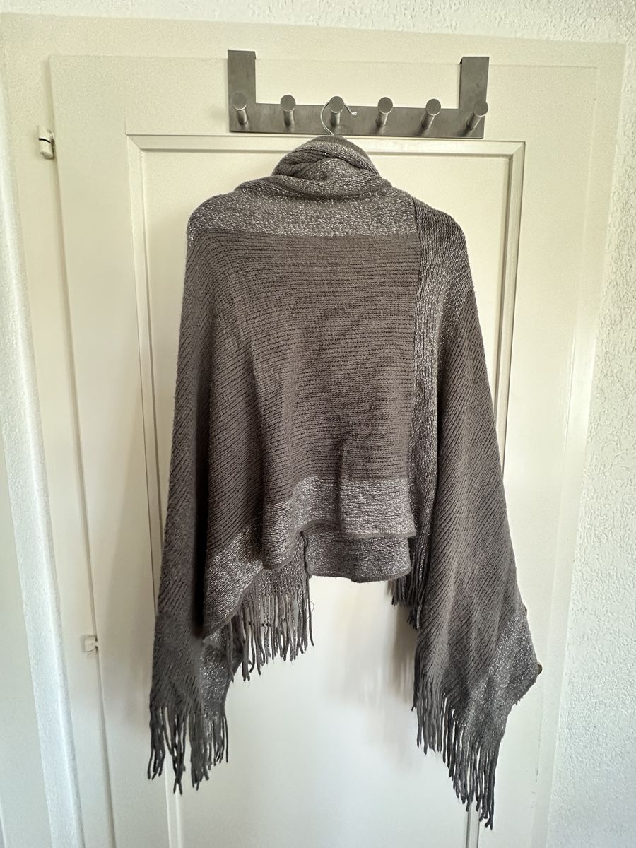 Anna Field Maglioni & Felpe: Poncho gris chaud et tendance – Usato da Cheseaux-Lausanne venduto da Cerfynie 2