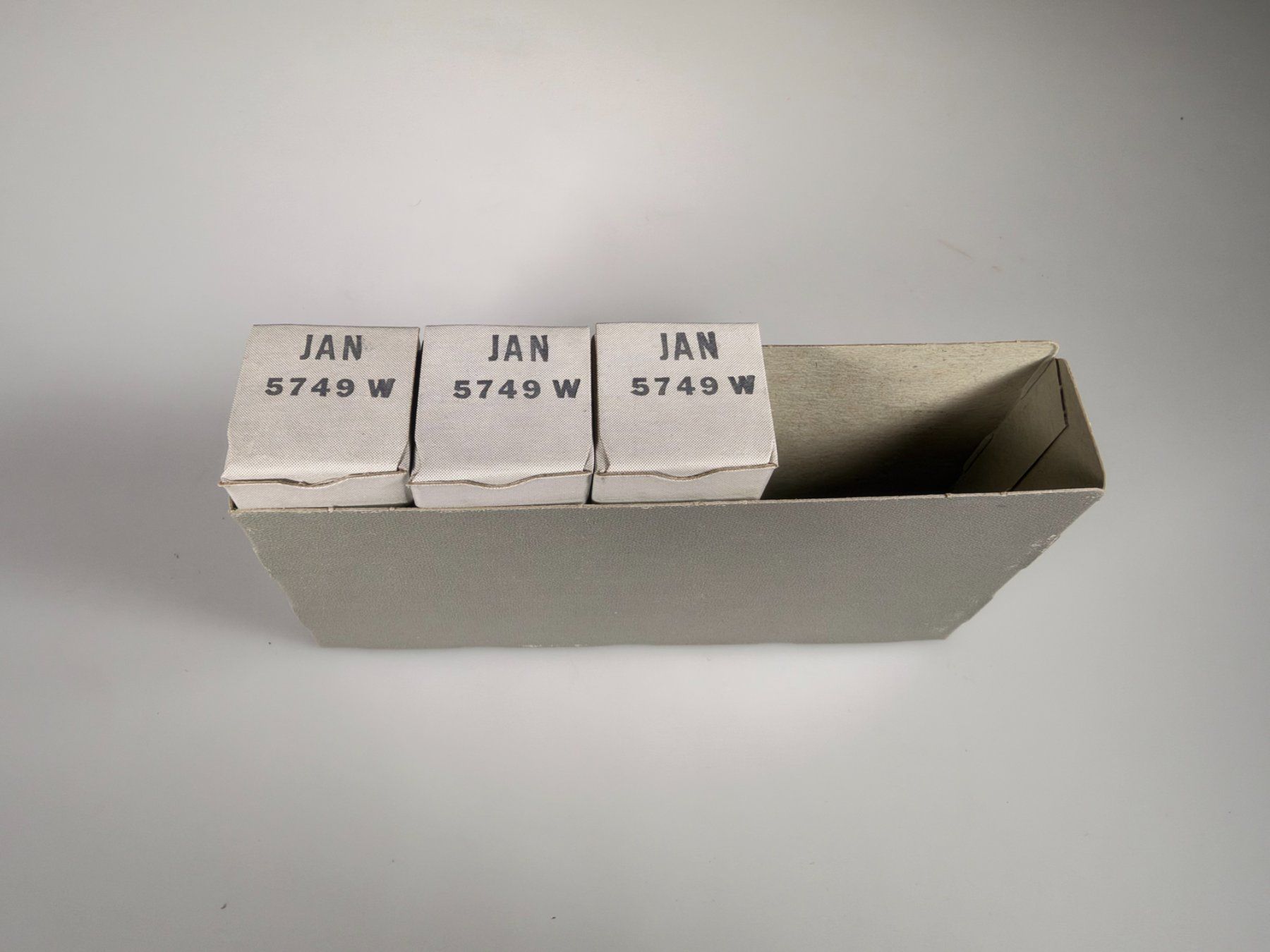 Componenti elettronici: 3x JAN 5749W Röhren – Usato da Basel venduto da IRMAundFRED 2