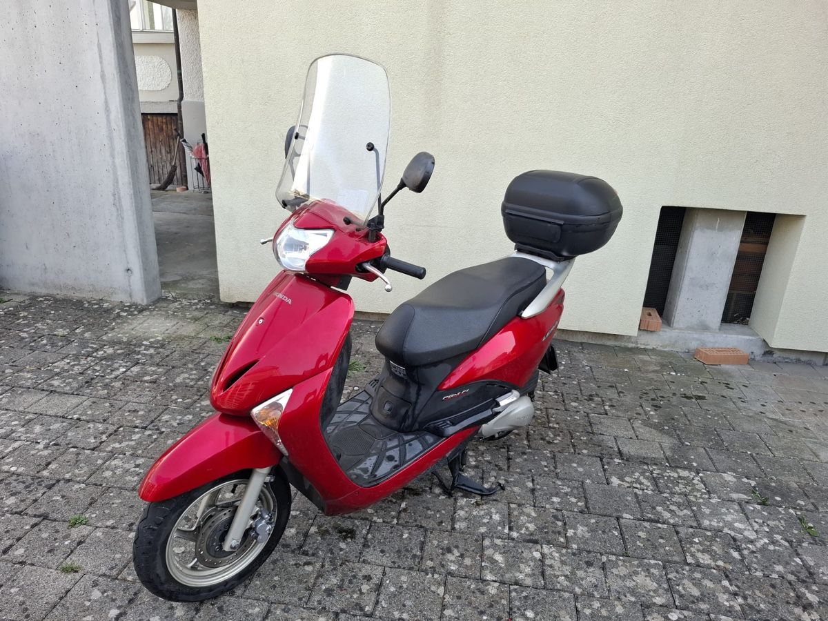 Honda Route: Honda NHX110 Roller rot – Défectueux à Villmergen par Danis7