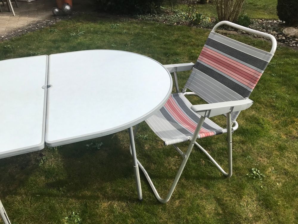 Camping Klapptisch mit 4 Klappstühlen Kaufen auf Ricardo
