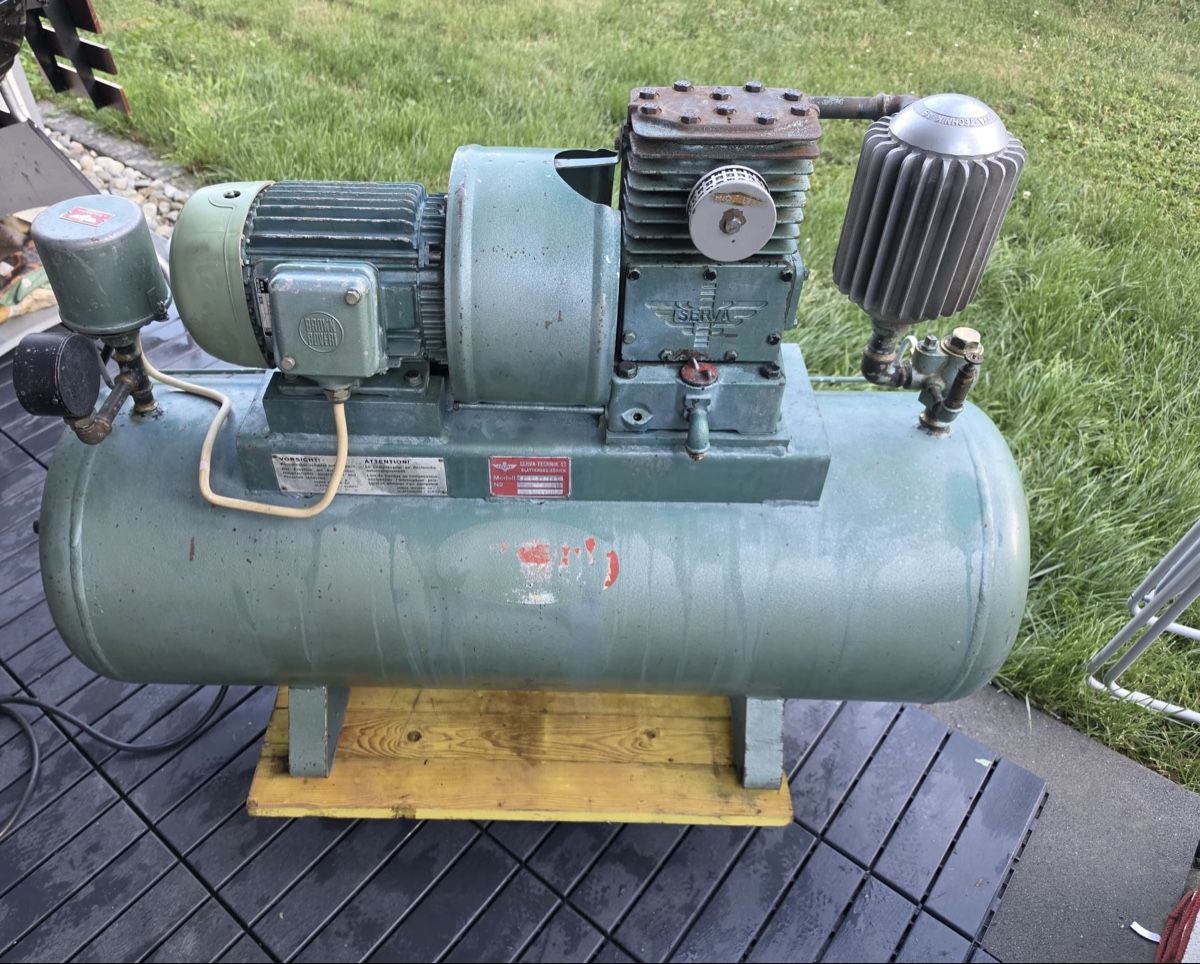 Compressori: Serva-Technik Kompressor SHE-45 / SEC-0-12,150L, – Usato da Grenchen venduto da Mary.J 1