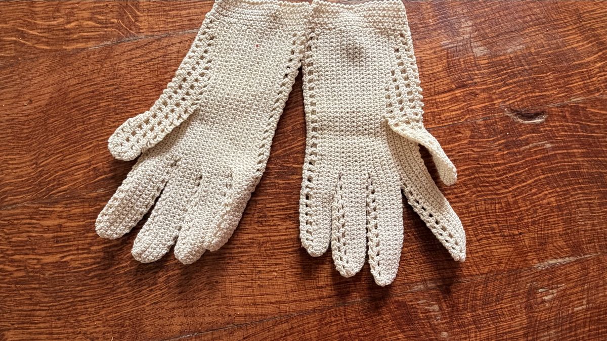 Guanti & manicotti: Damenhandschuhe antik in Klöppeltechnik cremfarben – Usato da Riedholz venduto da Frettchen63 1