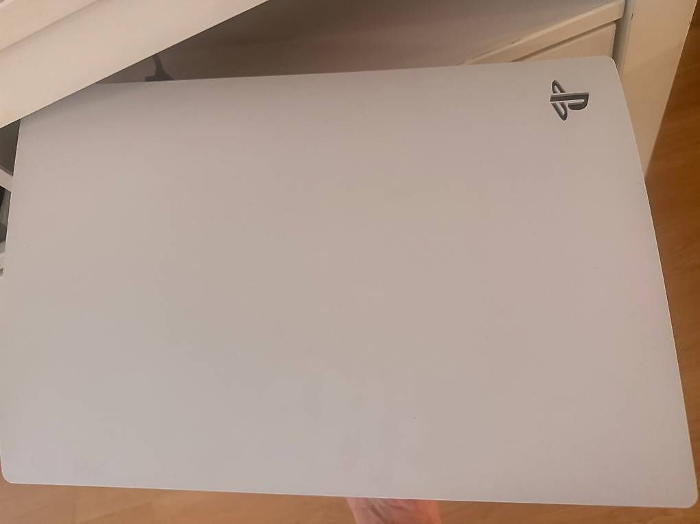 Sony Konsolen: Playstation 5 inkl. Controller, Top Zustand – Gebraucht aus Küsnacht ZH von JessicaZ23 2