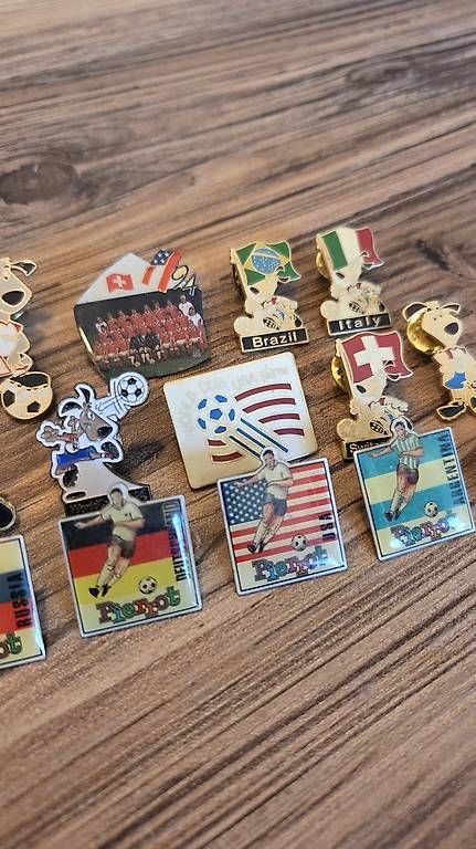 Placchette & Badge: Fussball Pins aus den 90er – Usato da Winterthur venduto da lindor_wasabi 2