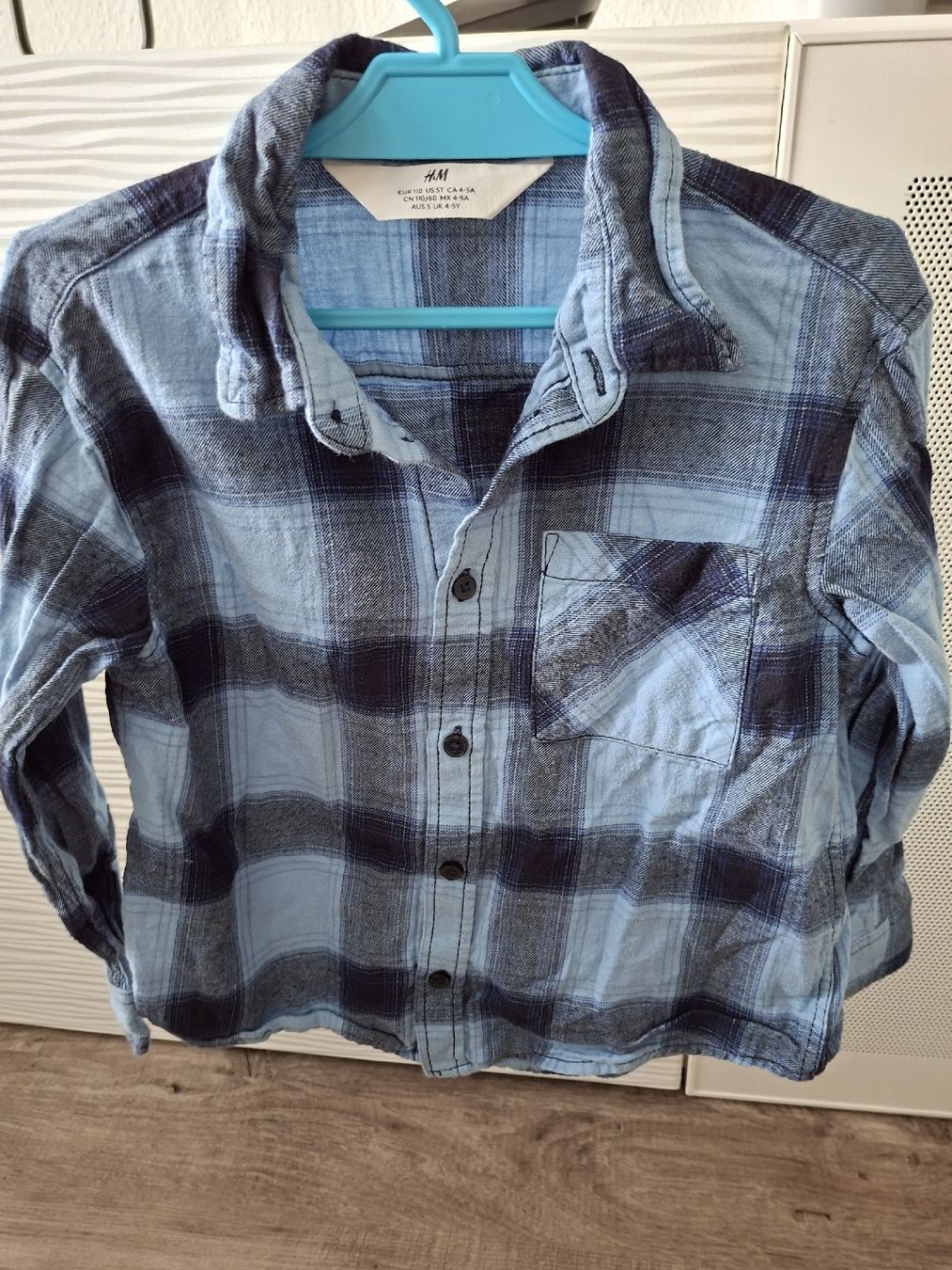 H&M Chemises, T-shirts & Polos: Kinder Hemd Karo blau Grösse 110 – D'occasion à Winterthur par Ausmisten2026