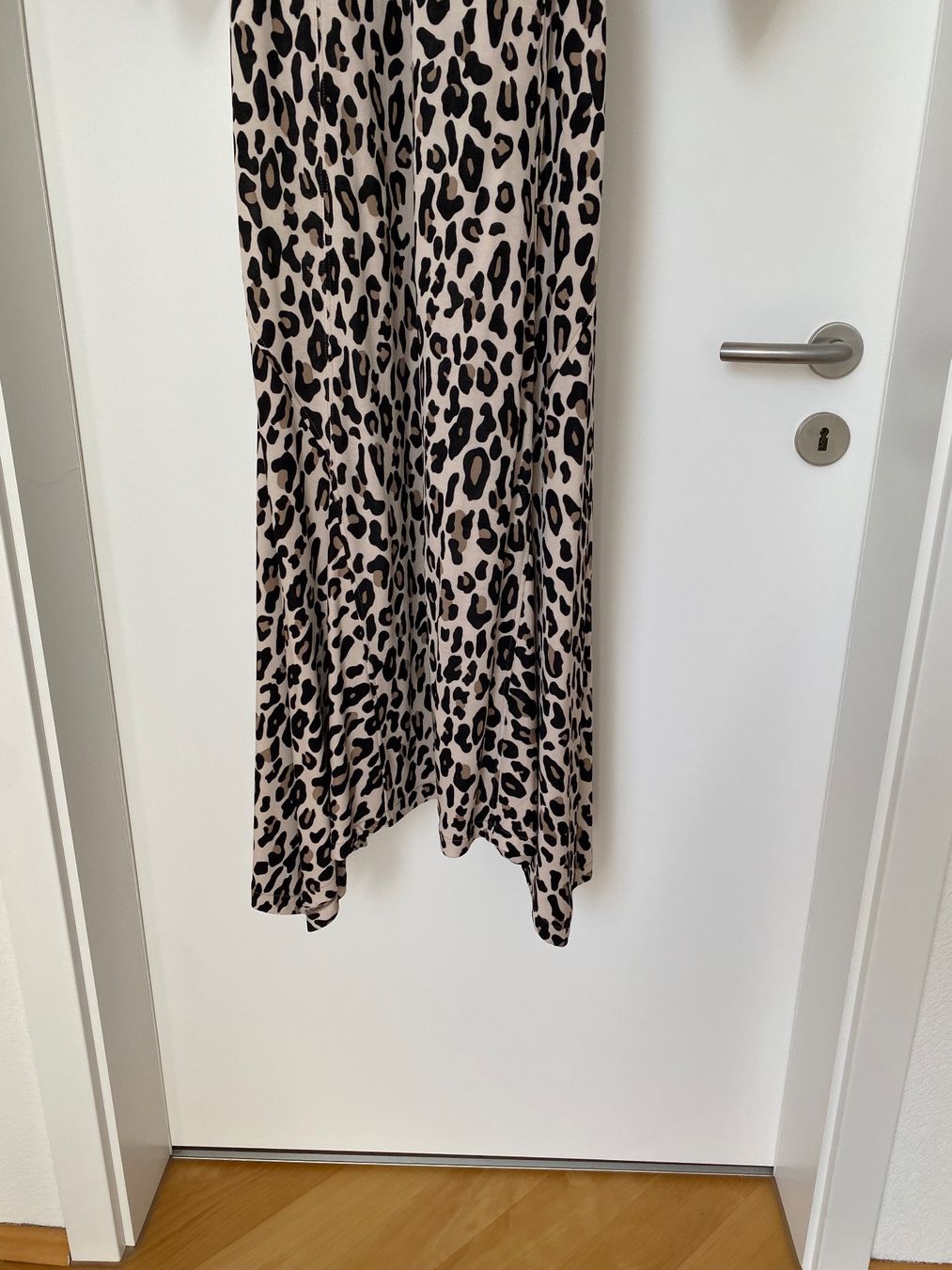 Marc Cain Kleider: Marc Cain Kleid mit Leomuster Gr. N6  LP 480.- – Neu (gemäss Beschreibung) aus Buchs-ZH von Frauenkleidermarkt 2