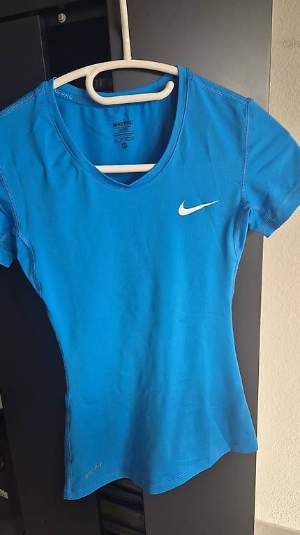 Lotti di vestiti: Nike Oberteile  – Usato da Heimberg venduto da son_npj8 1