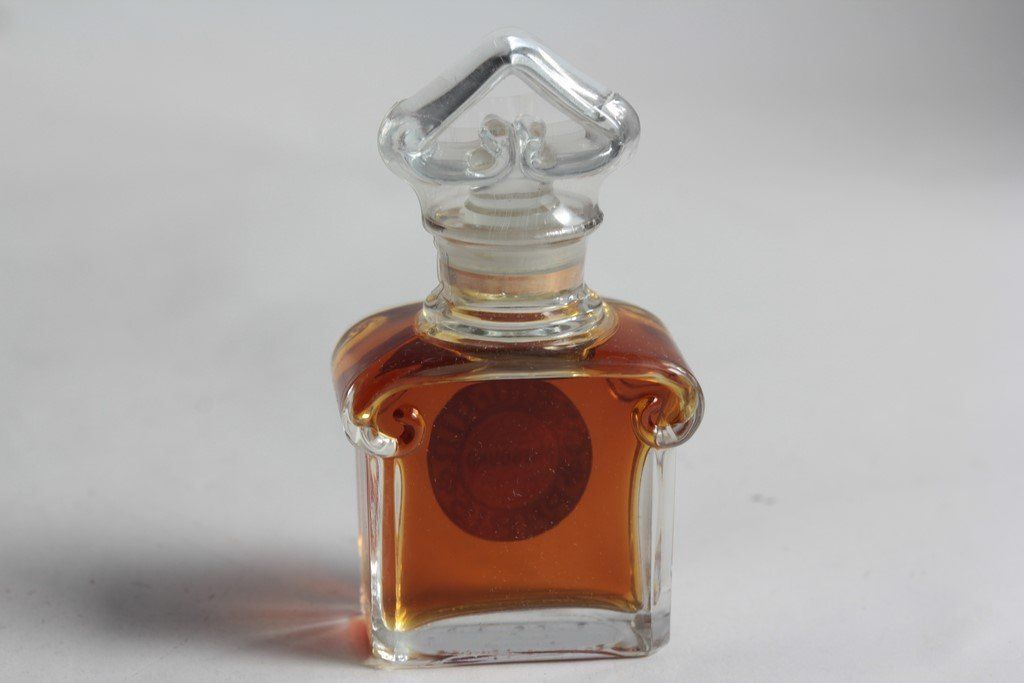 Guerlain Profumi & Eau de Toilette: GUERLAIN Flacon de parfum Mitsouko 15 ml – Nuovo (secondo la descrizione) da Vandoeuvres venduto da Dom-Tom 2