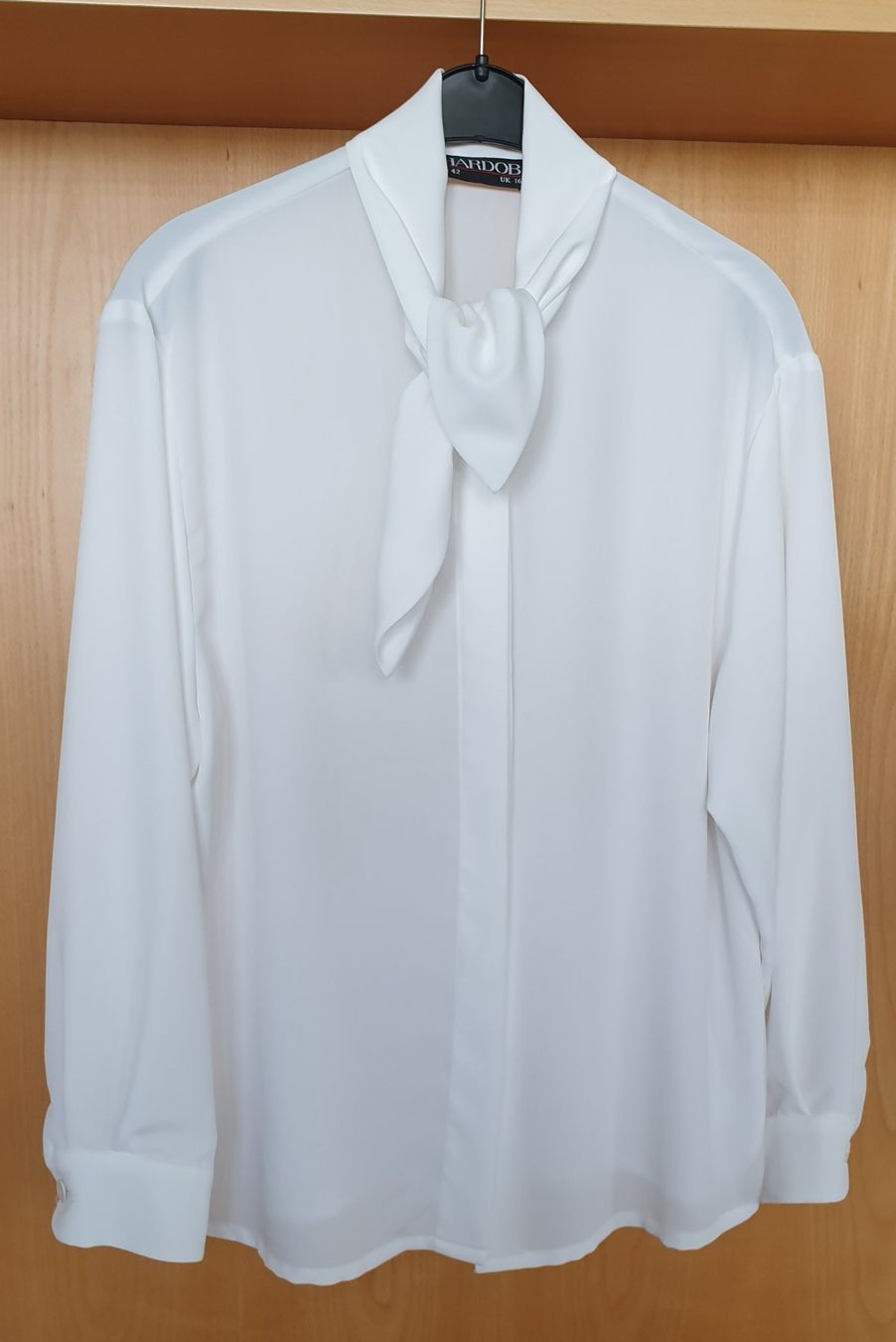 Camicette: Bluse Damen weiss, langarm, Grösse 42, 100 % Polyester – Usato da Mörschwil venduto da ren_8wdm