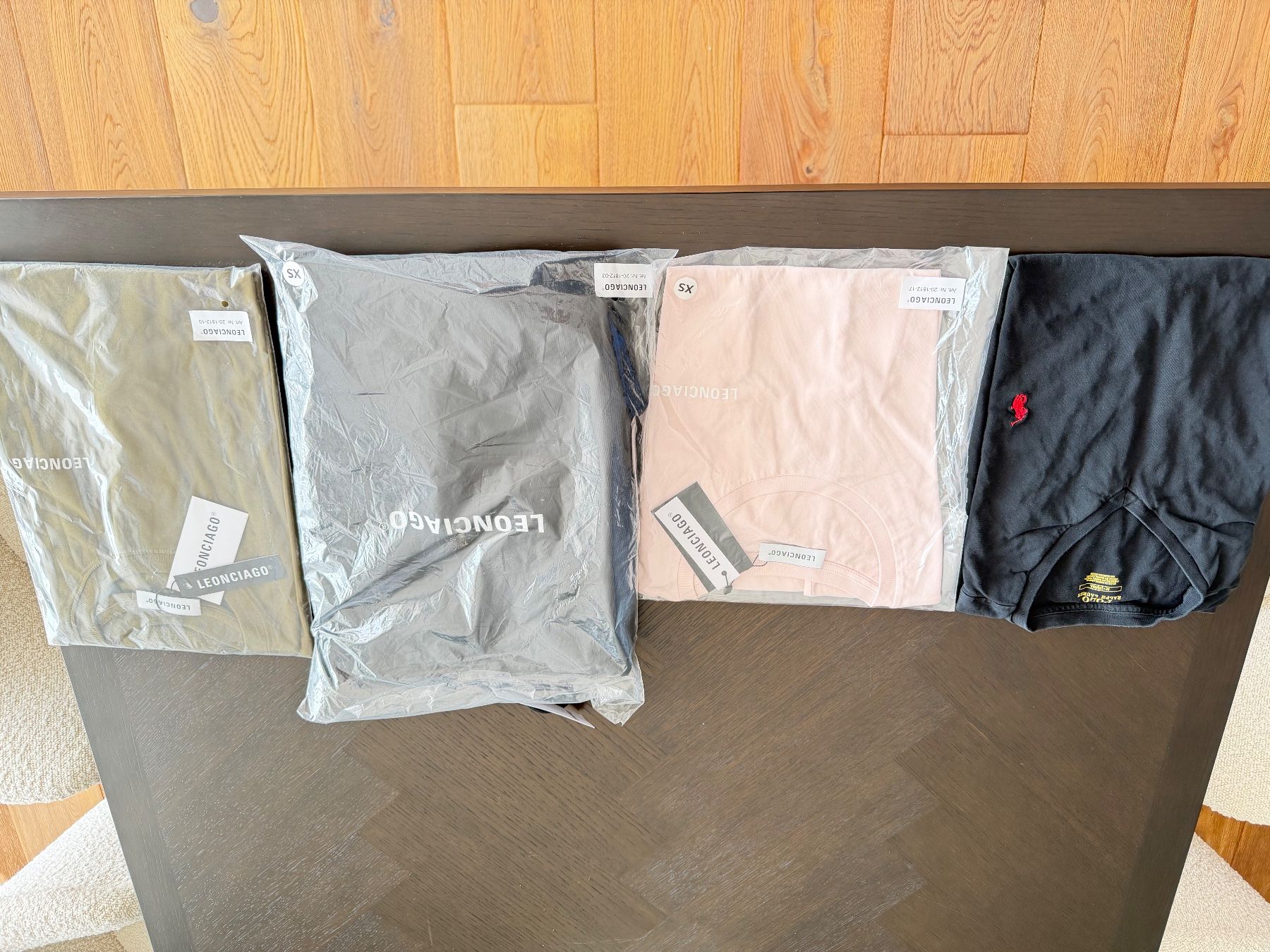 Ralph Lauren Lotti di vestiti: KLEIDERPACKET DIV. T SHIRT UND PULLOVER AB 1.- – Nuovo (secondo la descrizione) da Zollikofen venduto da Level_911