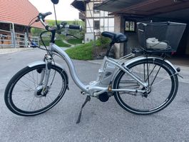 Flyer: Damen E-Bike mit Akku, Ladegerät & Einkaufskorb