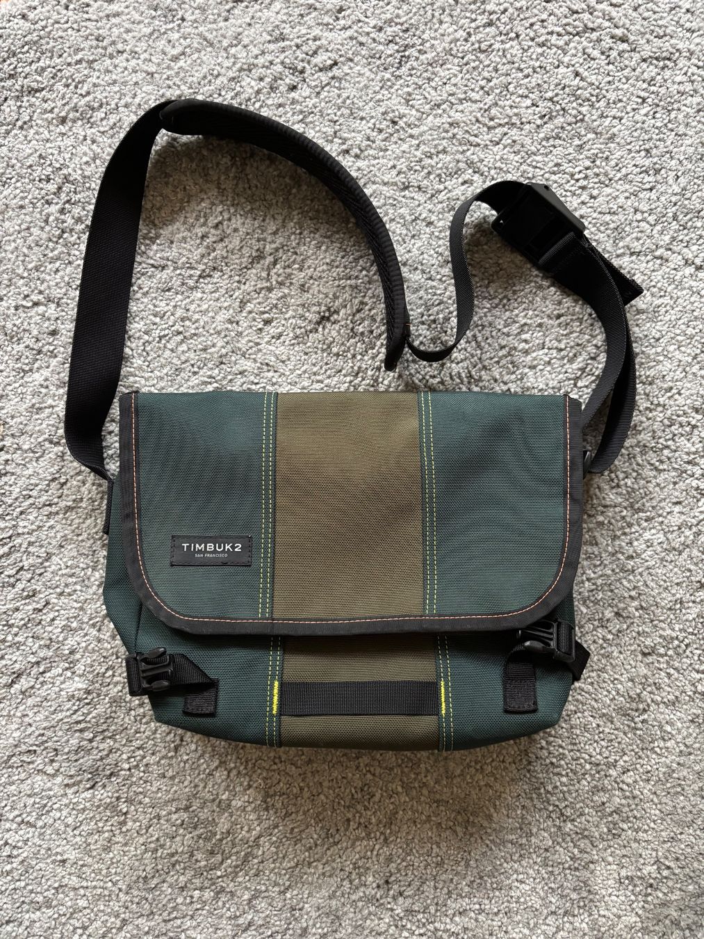 Timbuk2 Borse: Timbuk2 Umhängetasche Army – Usato da Basel venduto da Rose9917